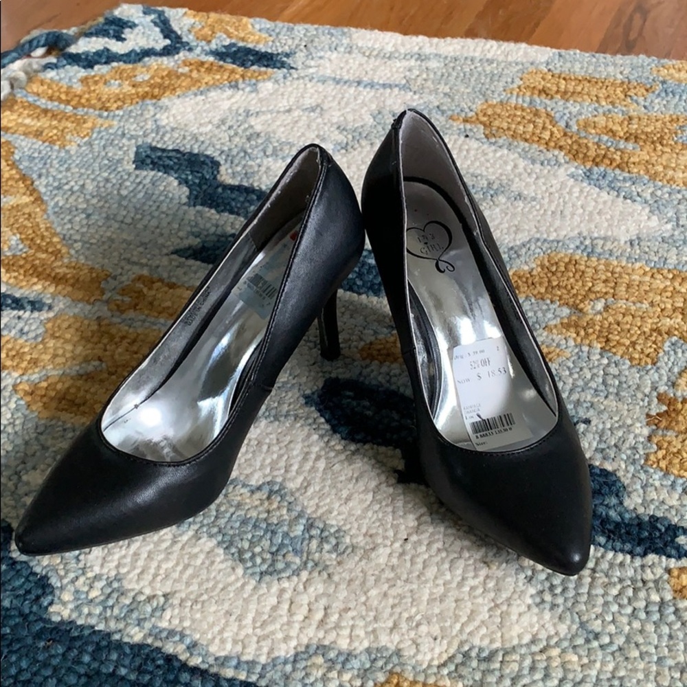 143 Girl black heels